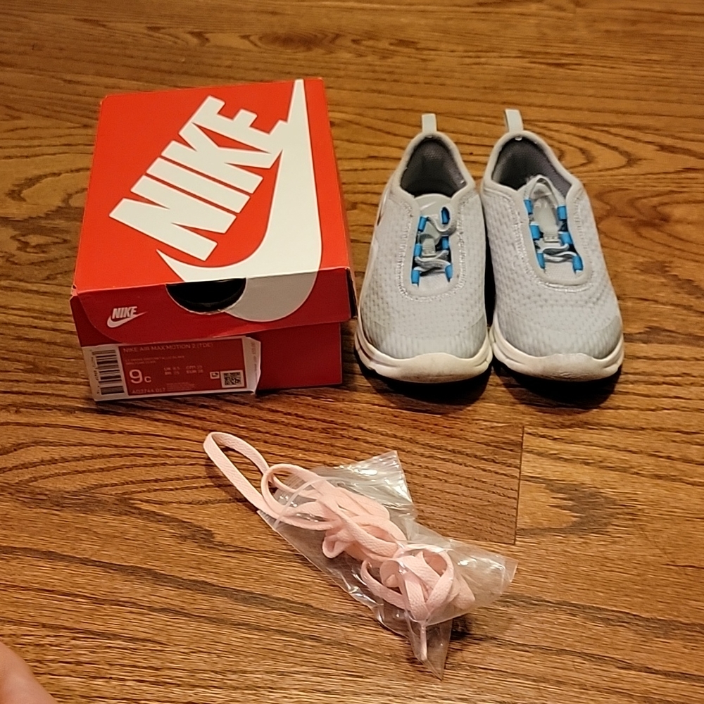 Girls toddler 9 Nike shoes